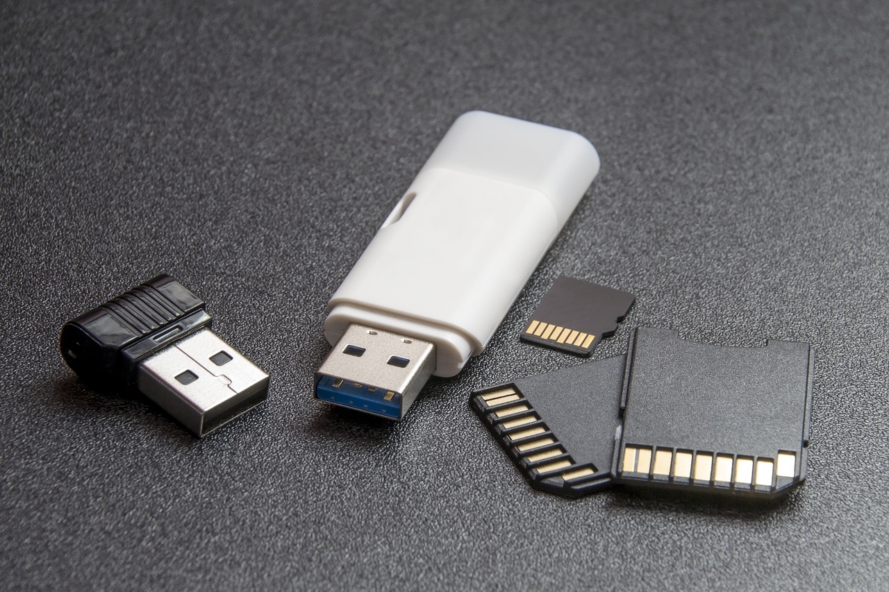 delete duplicate files on flash drive